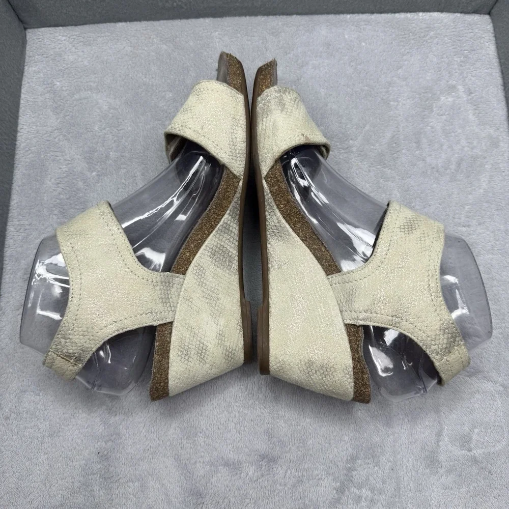 Mephisto Womens 8 EU 38 Beige Metallic Leather Wedge Sandals Comfort